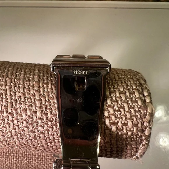 SOLD Michael Kors Silver 5235 Watch New Battery and Clear 5.5” Band - Picture 3 of 11